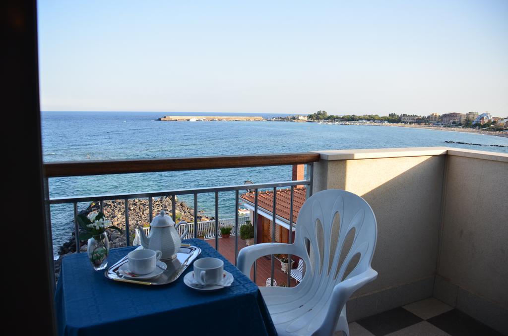 Costa Azzurra Hotel Giardini Naxos Exterior foto